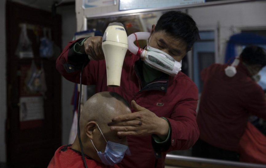 Úspešná Čína: Milióny Číňanov prišli pre pandémiu koronavírusu o prácu