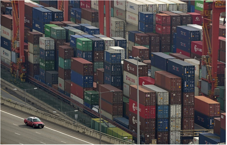 Vývoz aj dovoz Číny v októbri klesol, prvýkrát za viac než dva roky