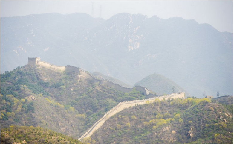 Robotníci bagrom poškodili Veľký čínsky múr, chceli si skrátiť cestu