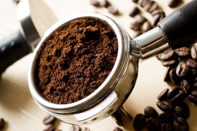 Vedci: Špeciálne výhody pitia kávy nespôsobuje iba kofeín