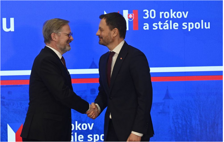 Vlády SR a ČR budú pokračovať v ďalšej spolupráci v obrane