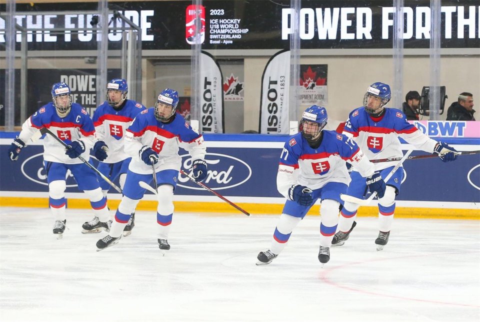 MS v hokeji 18: Slovenskí hokejisti postúpili do semifinále MS do 18 rokov