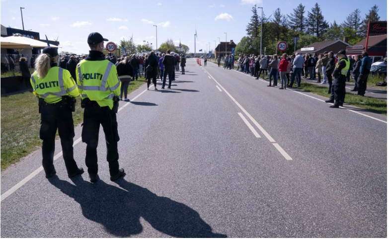 Priekopnícke Dánsko sa lúči s covid pasmi