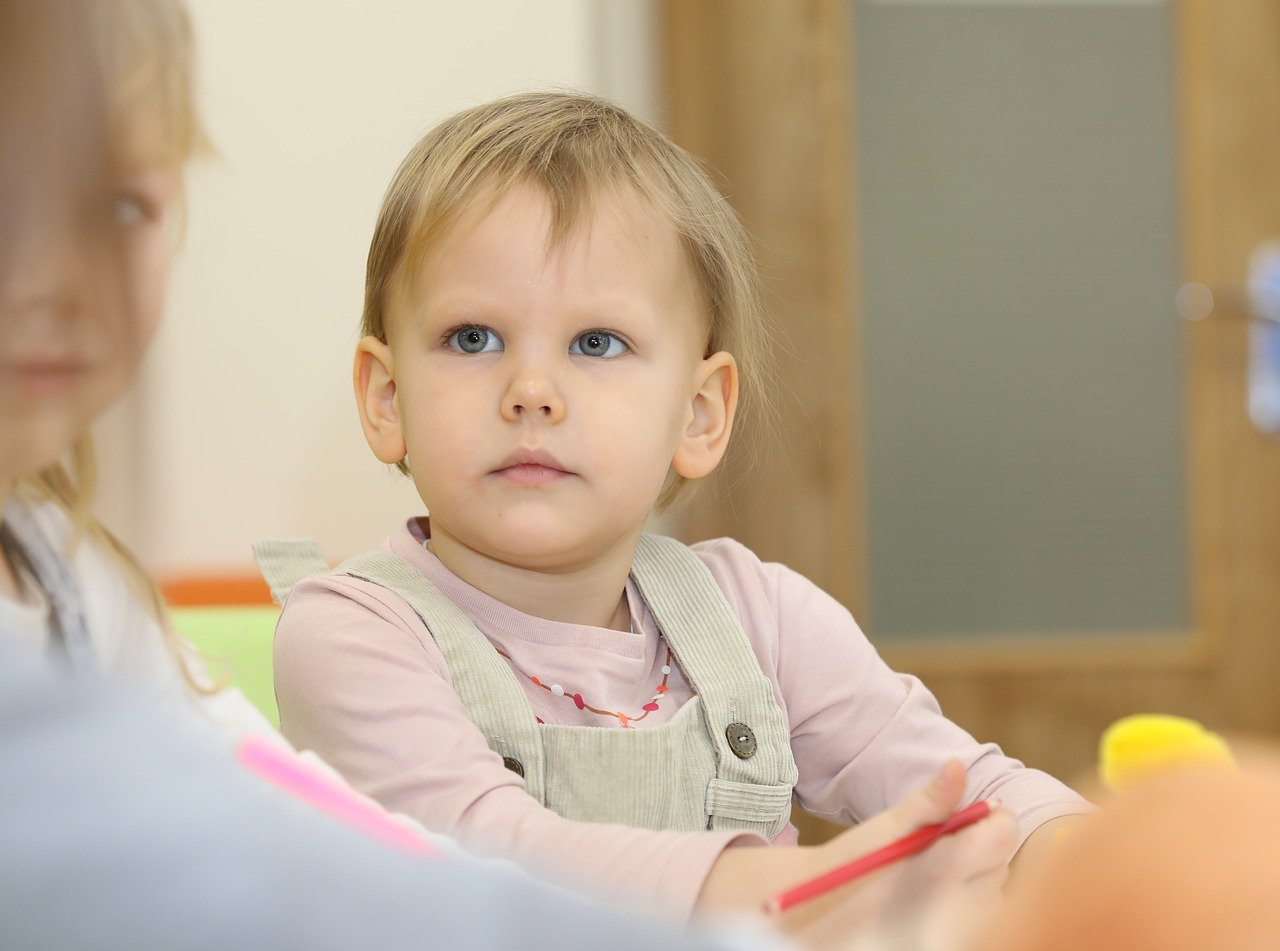 Matovič sa chváli tehotenskou dávkou 236 eur. Drvivá väčšina pracujúcich žien však dostane menej