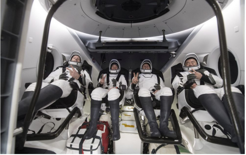 Video: Vesmírna kapsula Crew Dragon úspešne pristála na Zemi