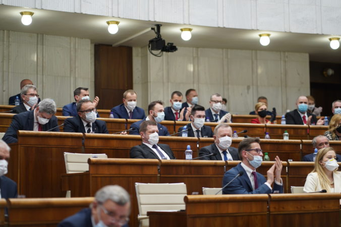 Pellegrini a Laurenčík sa stali podpredsedami parlamentu, Blaha a Kotleba opäť nezískali dosť hlasov (naživo)