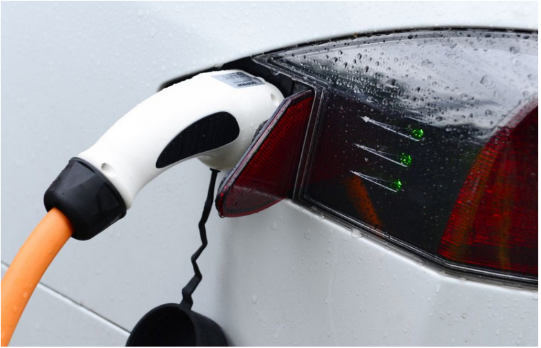 Autopožičovňa Hertz sa pre náklady zbaví 20.000 elektrických áut