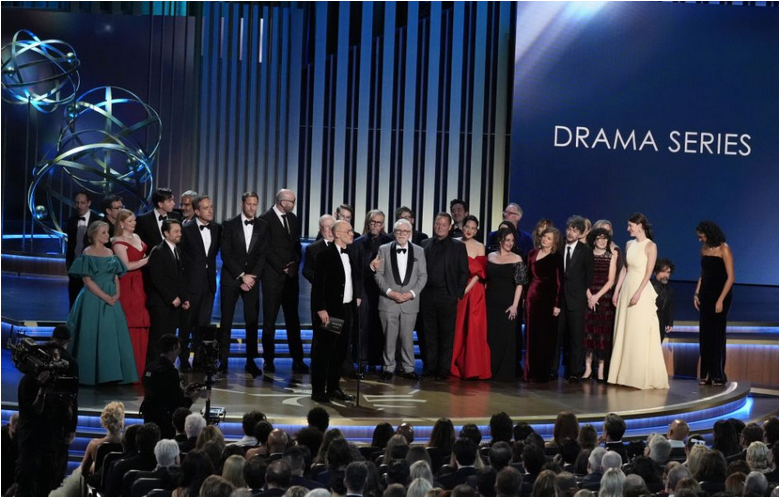 Najviac cien Emmy získali seriály Boj o moc a Medveď