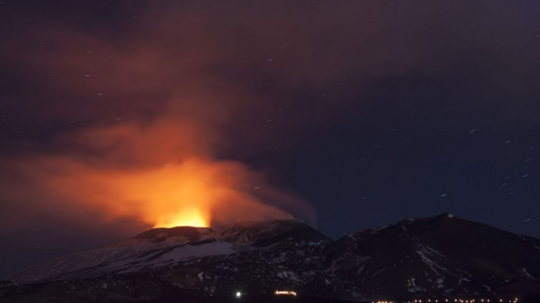 Sicílska sopka Etna sa opäť prebudila k životu