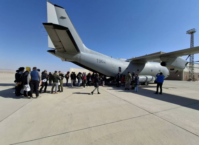 Prví ľudia z Jordánska sú na ceste domov, privezie ich lietadlo Spartan. O pomoc požiadalo už vyše 5 000 Slovákov – FOTO