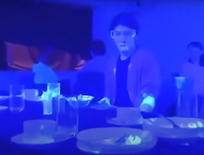 Virálne video ukázalo, ako rýchlo sa môže koronavírus šíriť v reštaurácii