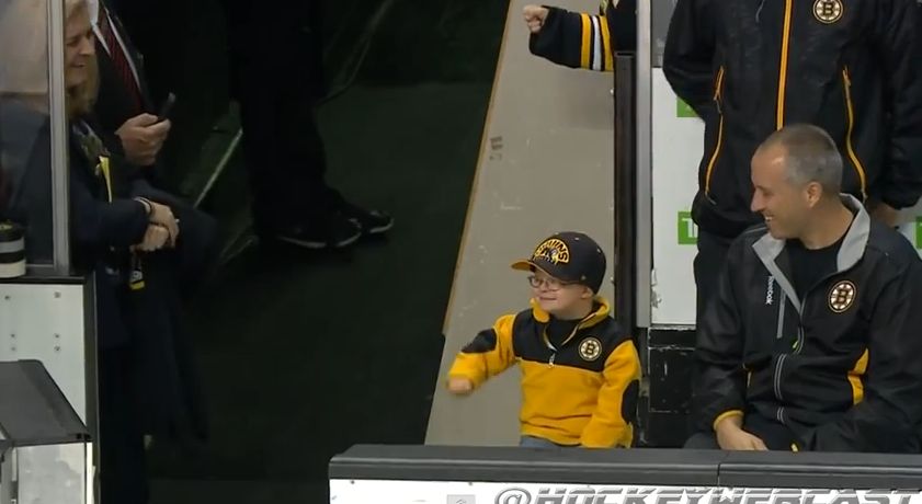 8-ročný chlapec menom Liam Fitzgerald patrí určite medzi najvačších fanúšikov tímu Boston Bruins.