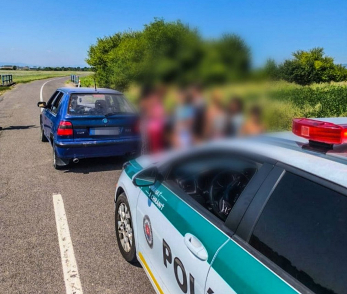 V ŠKODE FELICIA sa viezlo 18 ĽUDÍ, šofér nemal vodičské oprávnenie