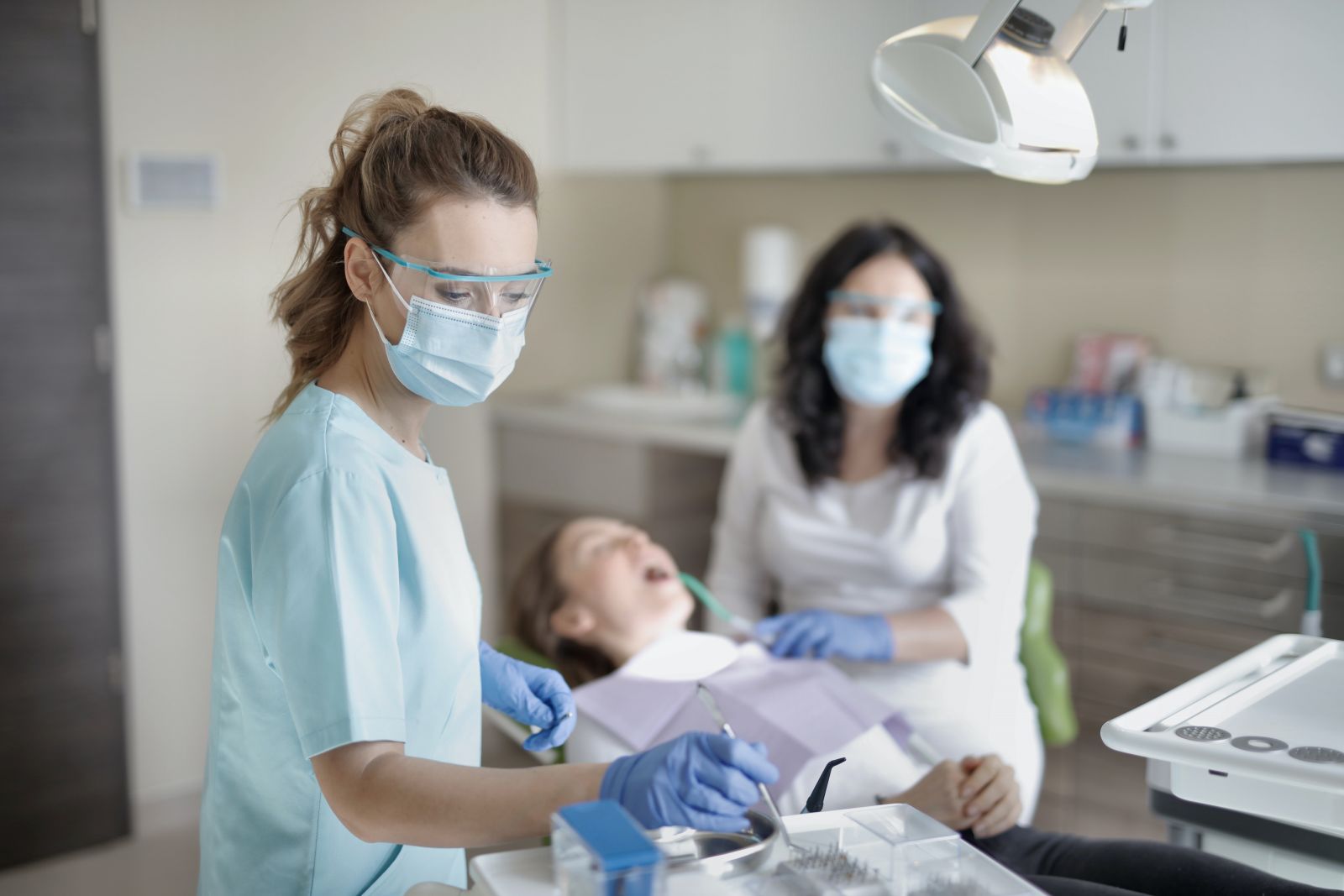 Zubári počas pandémie Covid-19 ošetrujú len bolestivé prípady, pacienti sa však musia objednať