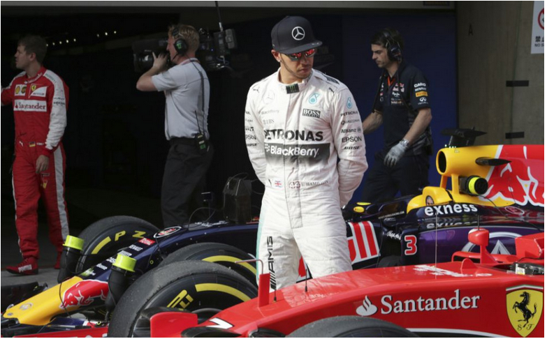 Akcie Ferrari narástli po prestupe Hamiltona na historické maximum
