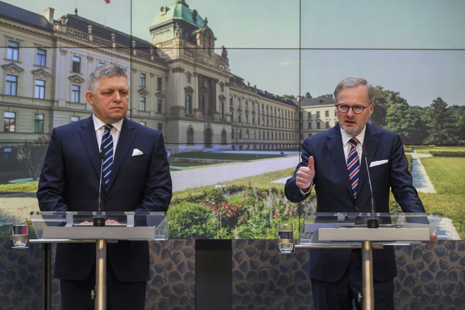 Zhoršenie vzťahov s Českom: Fialova vláda sa nebude stretávať na spoločných rokovaniach s Ficovou vládou