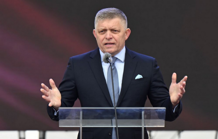 Robert Fico obhajoval svoju plánovú cestu do Moskvy tým, že si obete pripomenul pri hrobe neznámeho vojaka už v roku 2015