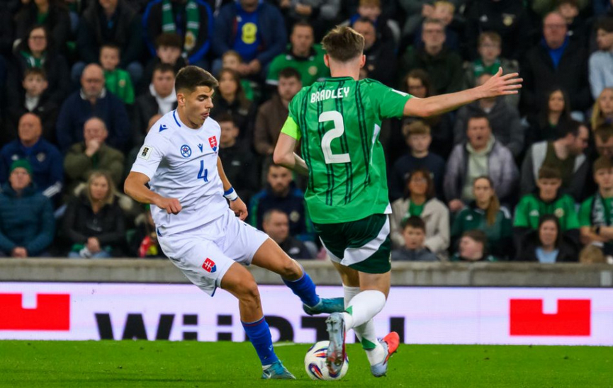 Španielsko naďalej na čele rebríčka FIFA, Slováci klesli na 46. miesto