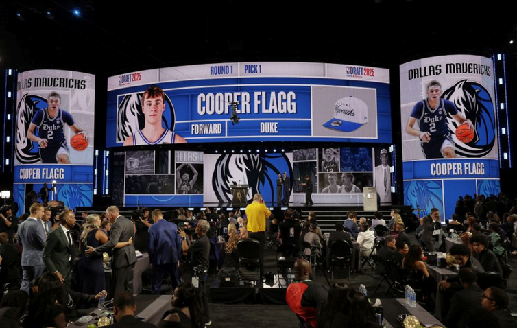 NBA 2025: Dallas si ako jednotku draftu vybral Flagga