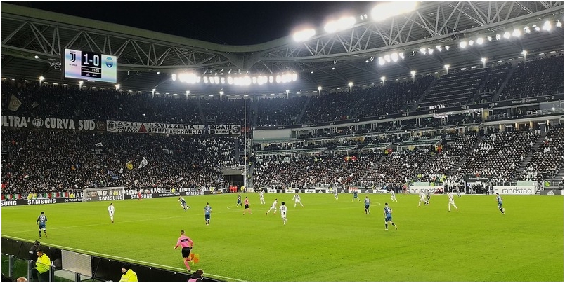 Po zápase Lorient - Rennes sa zrútilo osvetlenie, zomrel záhradník