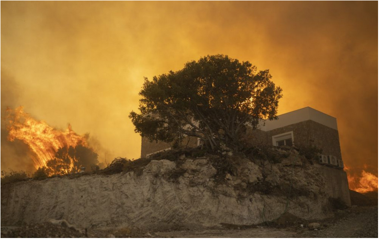 Gréckemu letovisku Gennadi na Rodose hrozí úplné zničenie, obyvatelia odišli