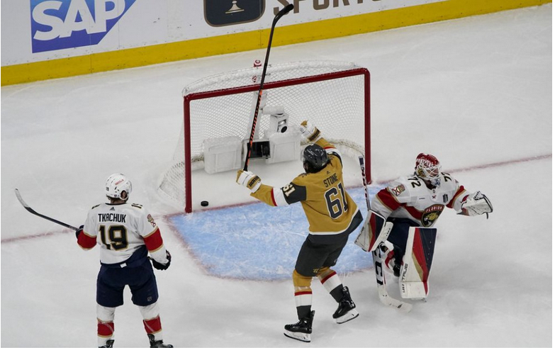 NHL: Golden Knights sa vo finále ujali vedenia, rozhodol obranca Whitecloud