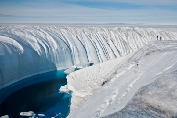 Pod grónskym ľadovcom je kaňon väčší ako americký Grand Canyon.Ilustračné foto: SITA/AP