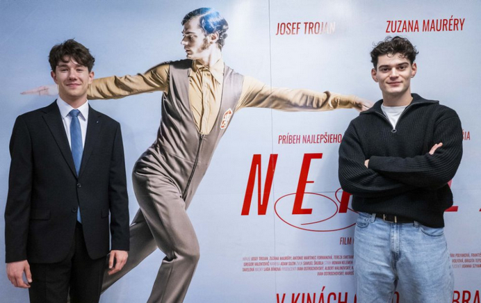 Slovenský krasokorčuliar Adam Hagara sa zmenil vo filme na Nepelu: „Veľká pocta“