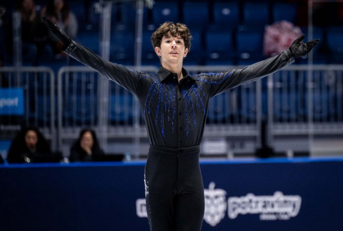 Slovenský krasokorčuliar Adam Hagara sa stal víťazom majstrovstiev štyroch krajín