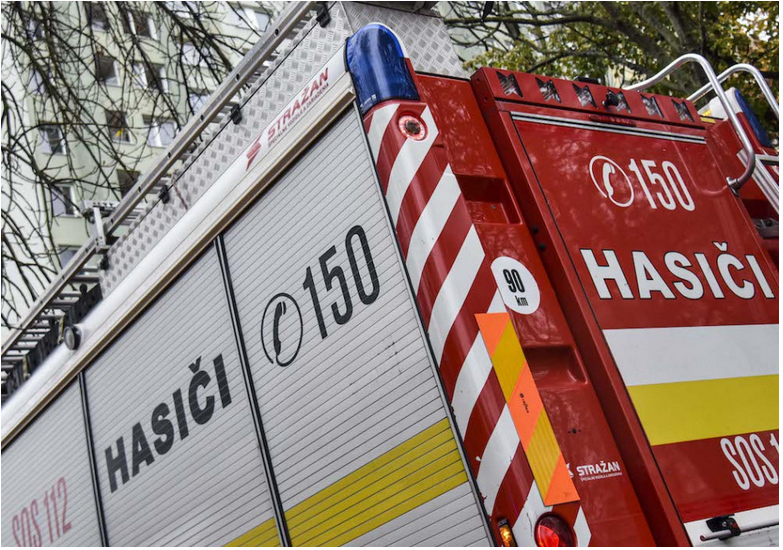 V Tatranskej Štrbe horí drevovýroba, zasahujú tam hasiči