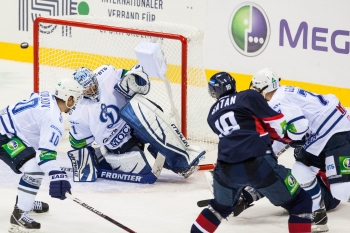 HC Slovan Bratislava - HC Dinamo Moskva 2:3 (0:2, 1:0, 1:1)