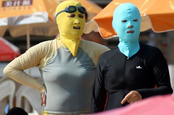 Face-kini (z angl. face-tvár) 