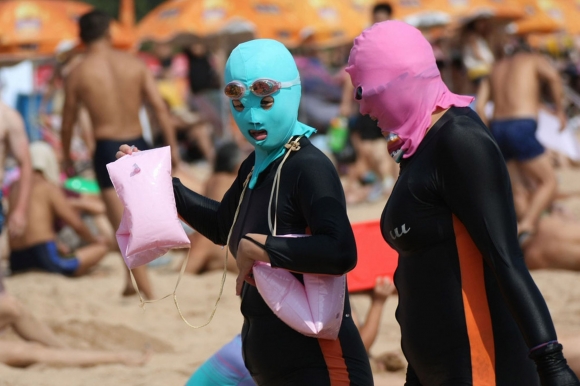 Face-kini (z angl. face-tvár) 