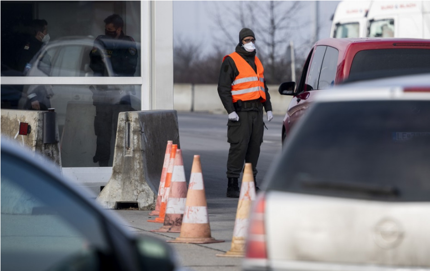 PODMIENKY VSTUPU DO RAKÚSKA SA SPRÍSNIA: Pandemická situácia je vážna