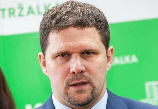 Líder hnutia Slovensko Igor Matovič tvrdí, že prezident Peter Pellegrini sa vykašľal na Bezpečnostnú radu SR a na oficiálnom webe prezidentskej kancelárie klame, že má neoficiálny pracovný program. Hnutie má pritom informácie, že dovolenkuje v Chorvátsku.