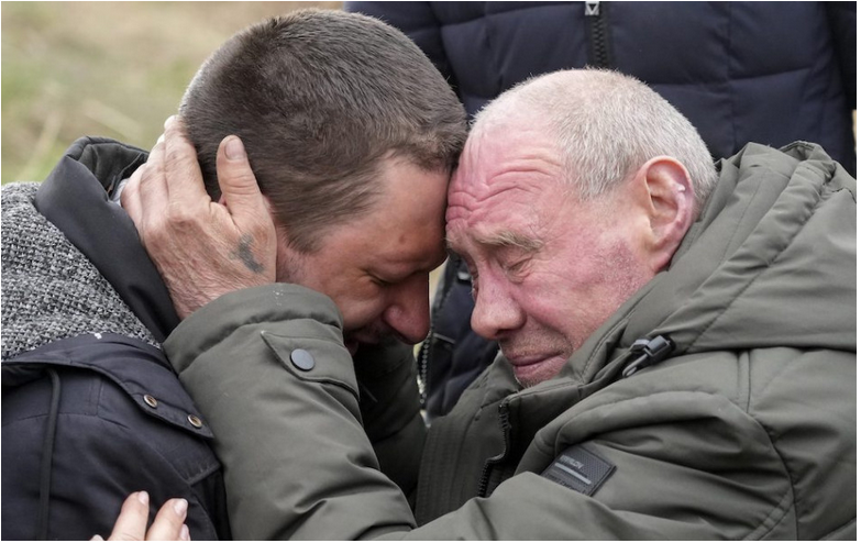 Reuters: V ukrajinskej obci pri Kyjeve našli hrob s desiatkami mŕtvymi