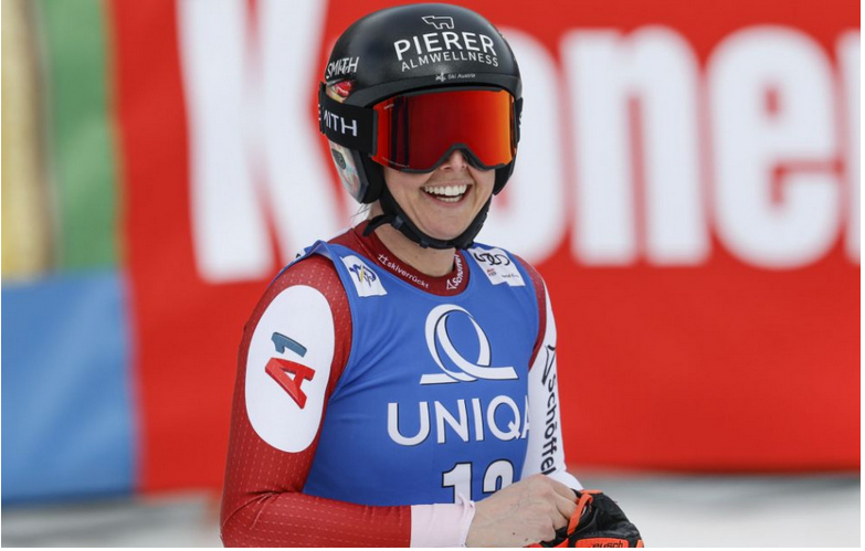 Rakúska lyžiarka Cornelia Hütterová triumfovala v sobotnom finálovom zjazde Svetového pohára a zabezpečila si malý krištáľový glóbus