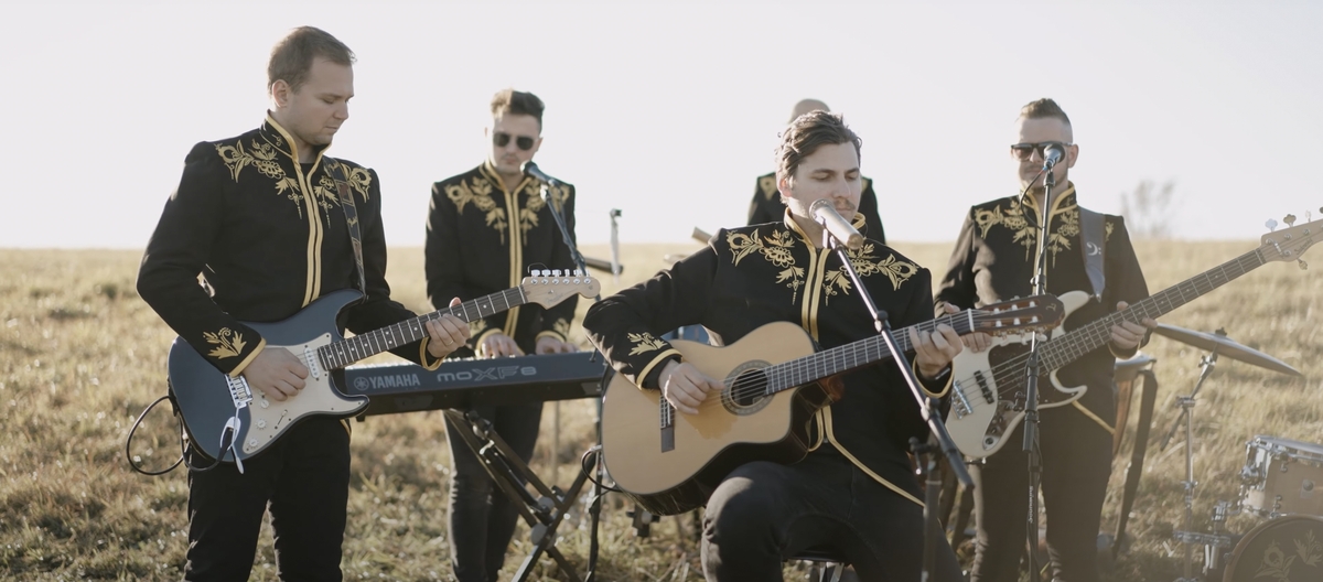 Kapela Iconito v spolupráci s Folklórnym súborom Zemplín predstavuje prvý zo série klipov k projektu Korene.