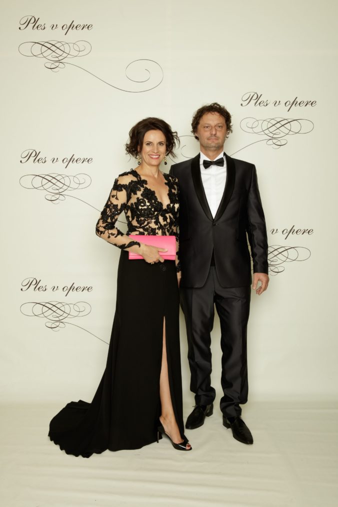 Iľja Skoček, architekt, predseda Slovenskej komory architektov s manželkou AndreouFoto: Ples v opere.