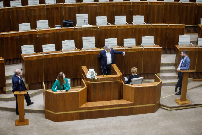 (naživo) Pokračuje mimoriadna schôdza o sociálnych opatreniach. Schôdzu sa podarilo otvoriť