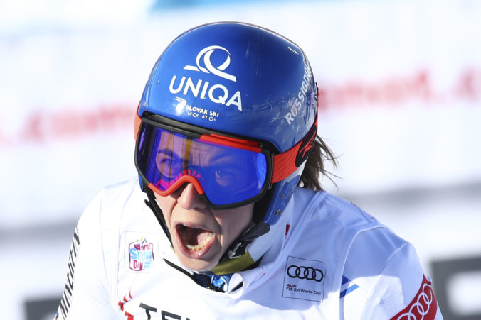 Radosť slovenskej reprezentantky Petry Vlhovej po dojazde do cieľa druhého kola obrovského slalomu v talianskom Sestriere. Sestriere, 20. január 2020. Foto: SITA/AP.