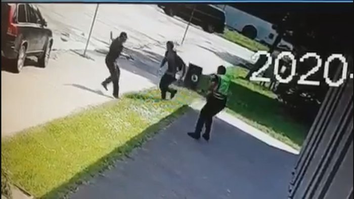 VIDEO: Takto policajti zneškodnili útočníka z Vrútok. Guľky lietali krížom krážom