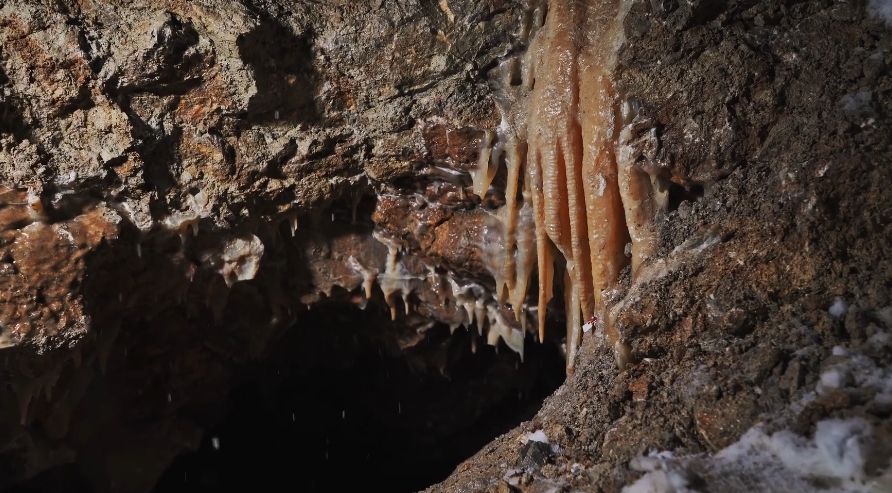 NEČAKANÝ OBJAV: Pri výstavbe D1 pri Ružomberku objavili novú jaskyňu (video)