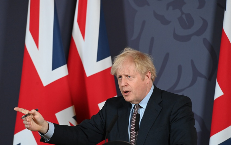 Premiér Johnson oznámil celoplošný lockdown v Anglicku