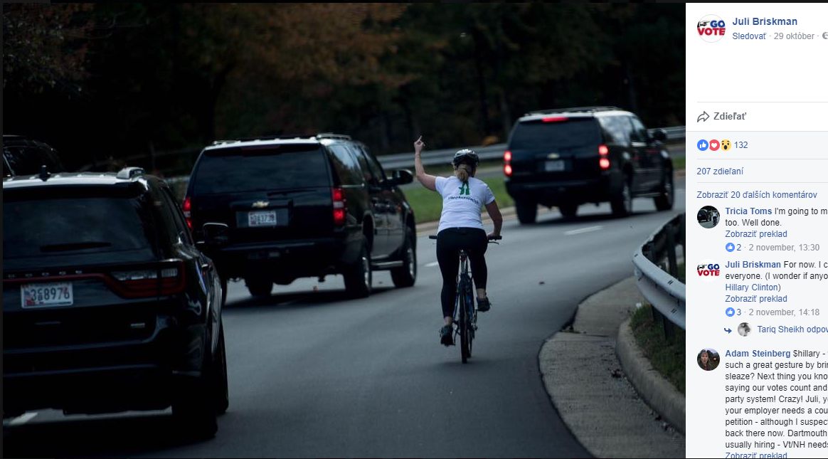 Cyklistka ukázala prostredník Trumpovej kolóne, vyhodili ju z práce