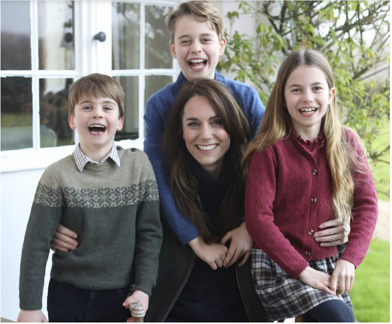 PRVÁ FOTKA PO OPERÁCII: Je na nej princezná Kate so svojimi deťmi