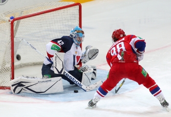 Brankár Slovana Branislav Konrád (42) sa do rebríčka dostal vďaka zákrokom zo zápasu s Lokomotivom Jaroslavľ.Foto: Jaroslav Neelov/hclokomotiv