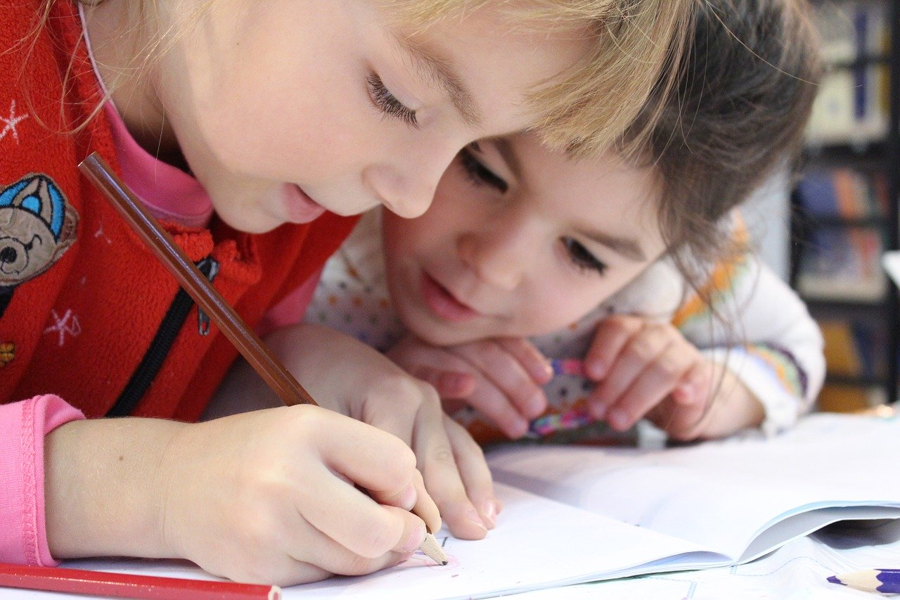 Letné školy by mohli pomôcť deťom bez prístupu k vzdelaniu, uviedla Slovenská komora učiteľov