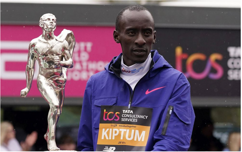 Vo veku 24 rokov zomrel držiteľ maratónskeho rekordu Kelvin Kiptum