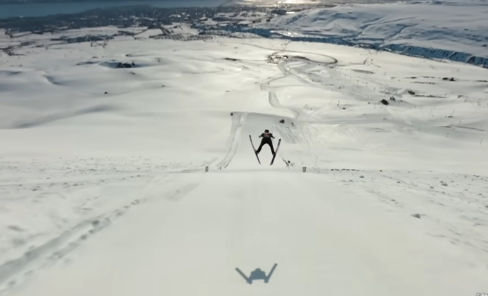 Video: Kobajaši letel na lyžiach 291 metrov